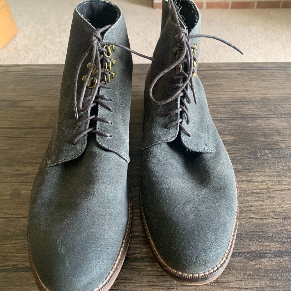 GRAY SUEDE BANANA REPUBLIC BOOTS - MENS 10